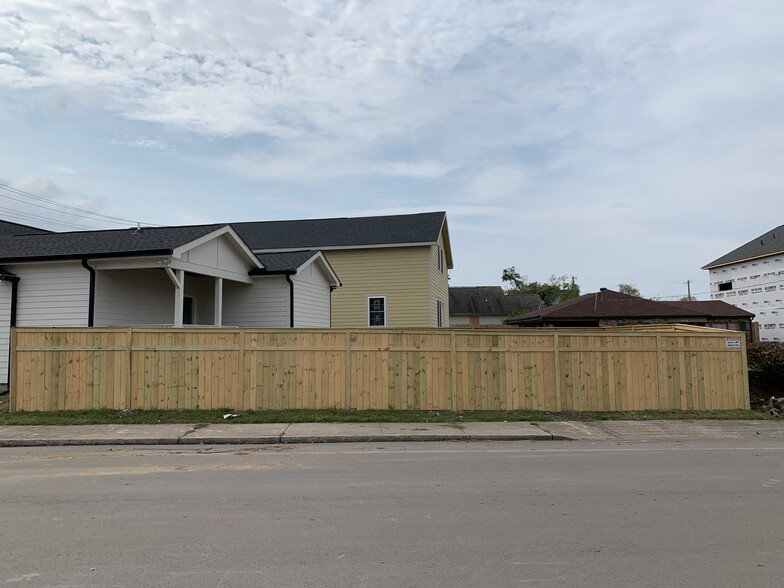 Building Photo - 1600 Underwood St