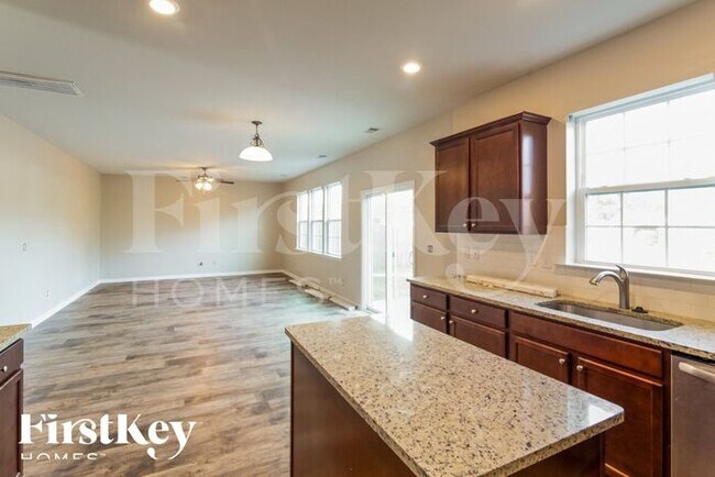 Building Photo - 202 Swamp Creek Ln