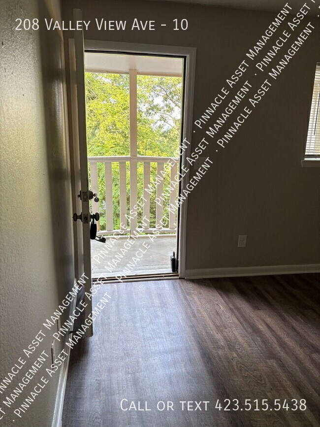Building Photo - 208 Valley View Ave