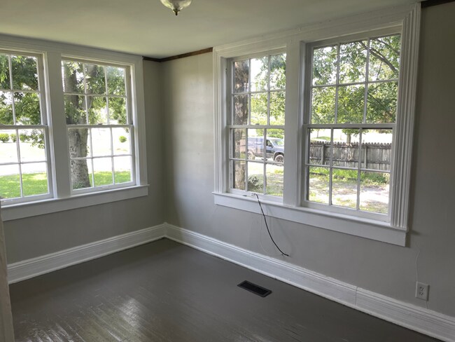 Building Photo - 237 University Ave