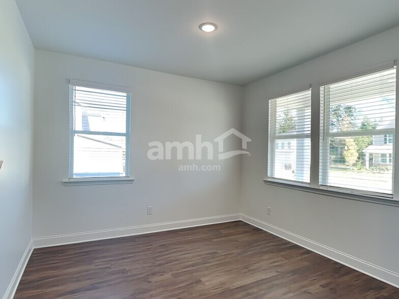 Building Photo - 131 Spruce Cir