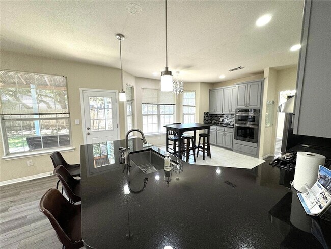 Building Photo - 8807 Splitarrow Dr