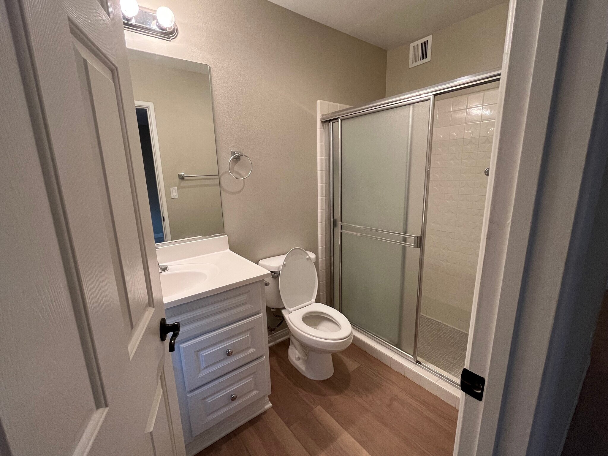 Master bath - 25981 Coombe Hill Dr