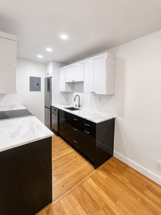 Building Photo - 2bd/1ba Seattle Condo