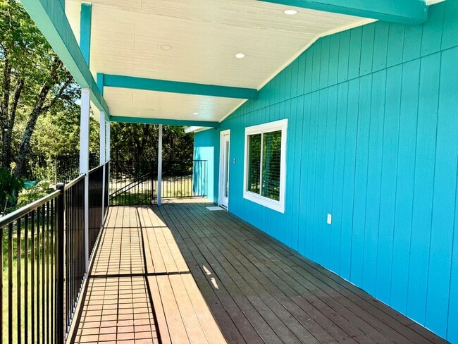Building Photo - 2618 Creekview Dr
