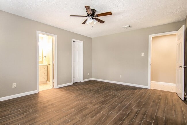 Building Photo - 4327 Lucian Ln