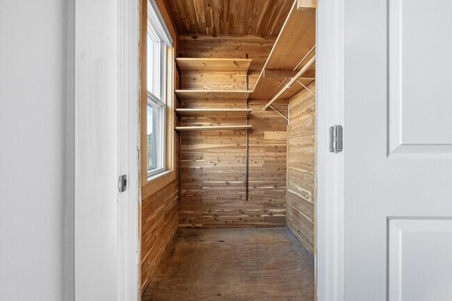 Building Photo - 352 Medford St