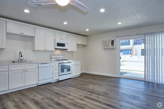 1BR, 1BA - 650 SF - 1740 Redondo