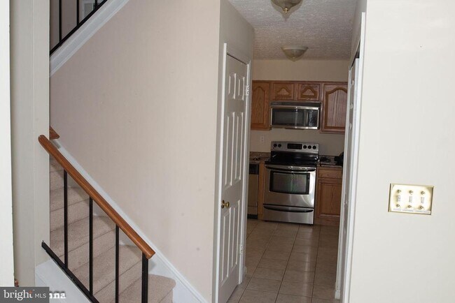 Building Photo - 6128 Hoskins Hollow Cir