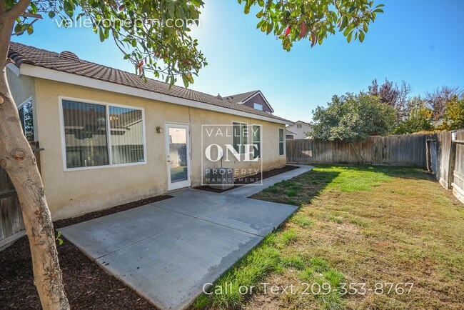 Building Photo - Well-Maintained Single Story Home in Desir...