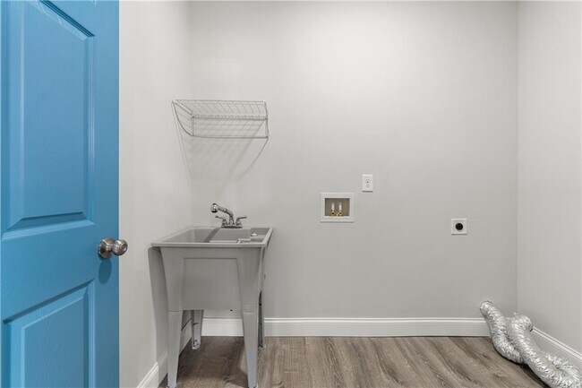 Building Photo - 450 Oliver Ridge Dr