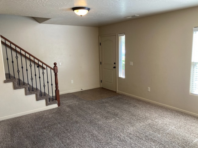 Building Photo - 3419 S River Rd