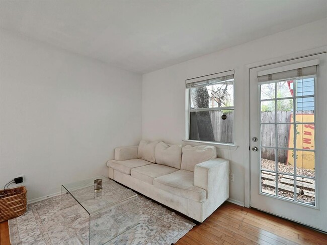 Primary Photo - 1110 W 22nd St