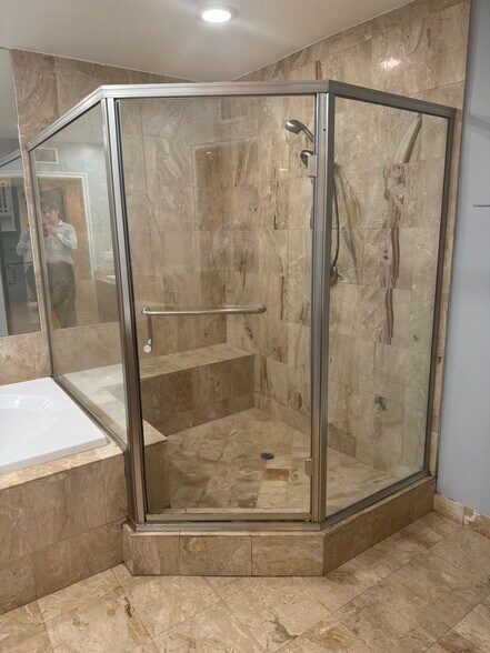 Building Photo - 1417 S Westgate Ave