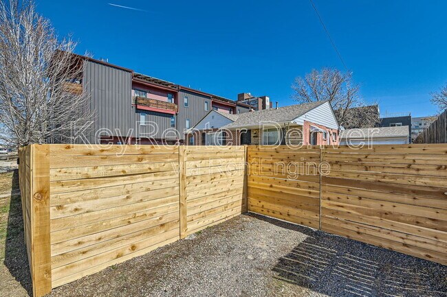 Building Photo - 1540 Zenobia St