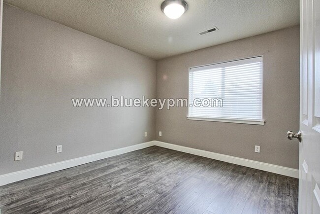 Building Photo - 4 Bed, 2.5 Bath Home in Hazel Dell with Easy Access to I-5 and Padden Pkwy