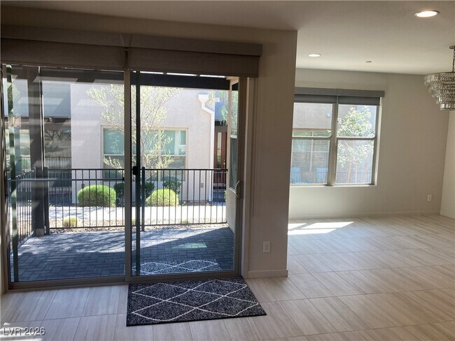 Building Photo - 1247 Rock Hls St