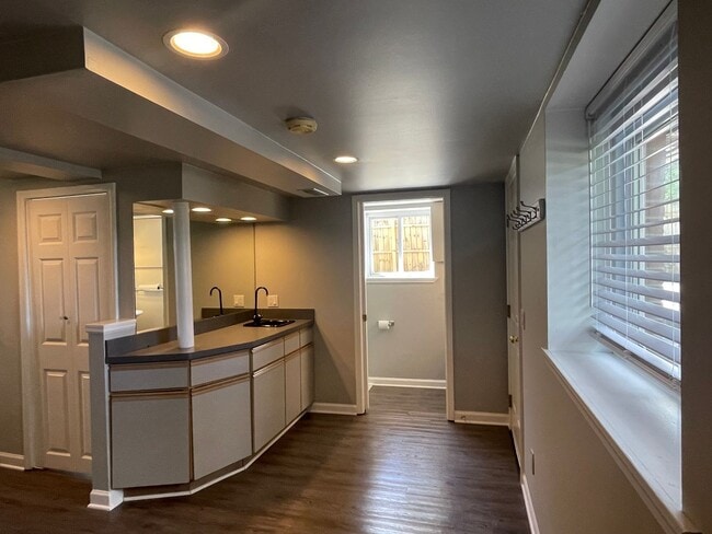Building Photo - Rochester 3-Bedroom, 1.5 Baths, Entertainm...
