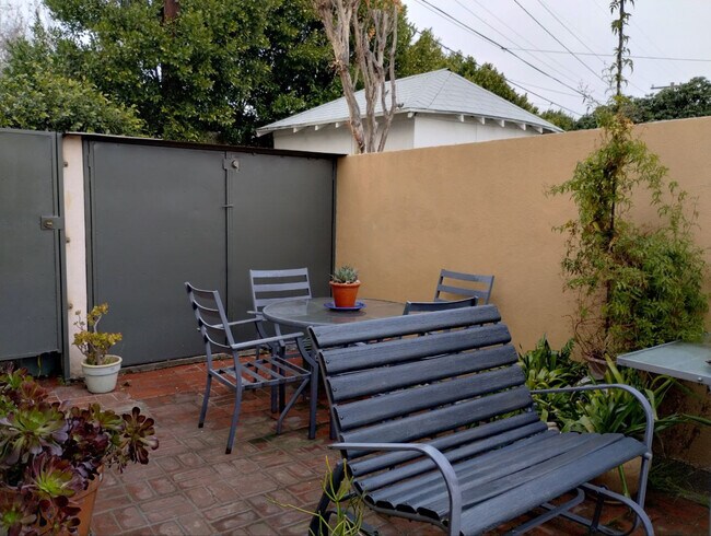 Building Photo - 810 Porter St