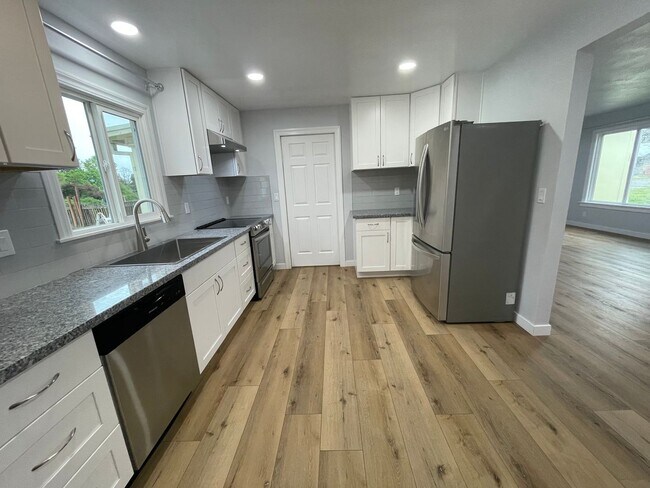 Building Photo - 1-148 1/2 Winema Way