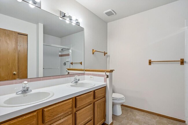 Building Photo - 1857 Winchester Ct
