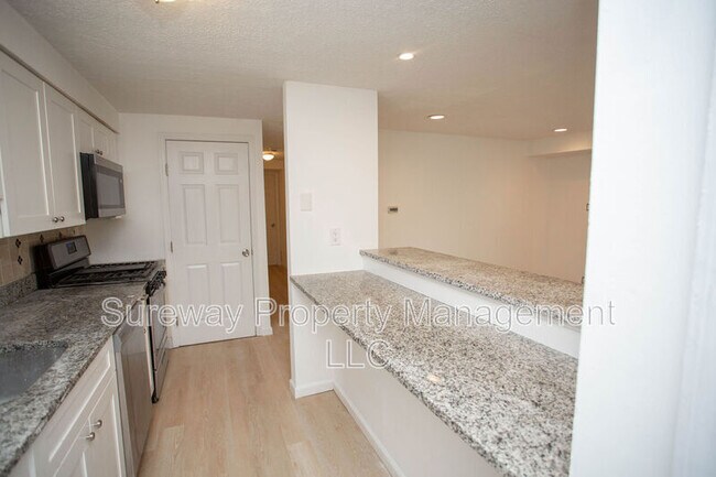 Building Photo - 142 Kenwood Dr