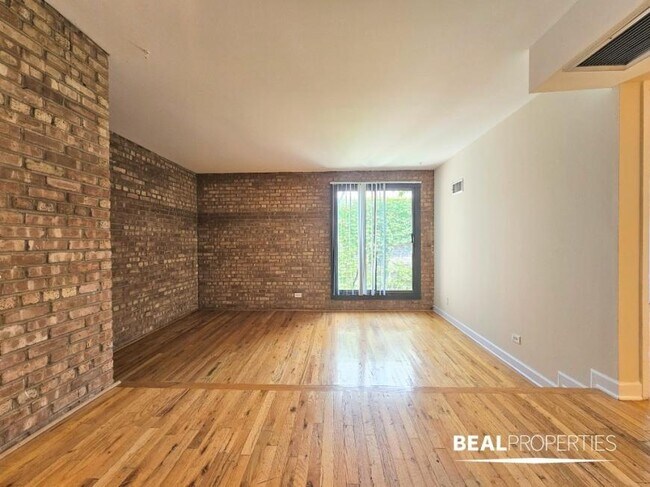 Building Photo - 2 bedroom in CHICAGO IL 60610