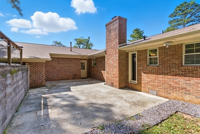 Building Photo - 105 Ivy Ln