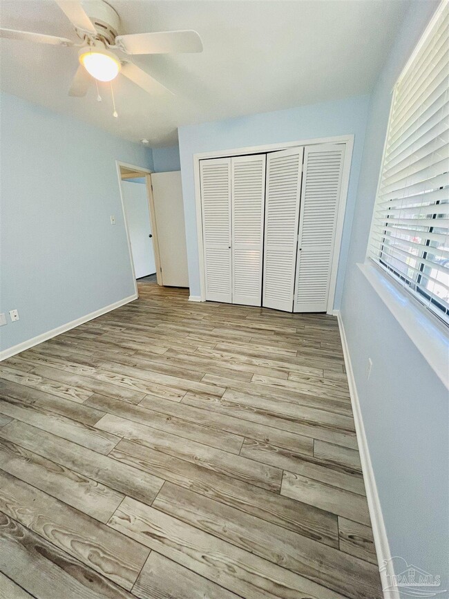 Building Photo - 1100 Shoreline Dr