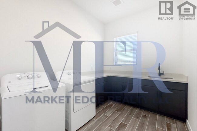 Building Photo - 3Bed/2.5Bath Home in Rio Verde! $2495 MOVE...