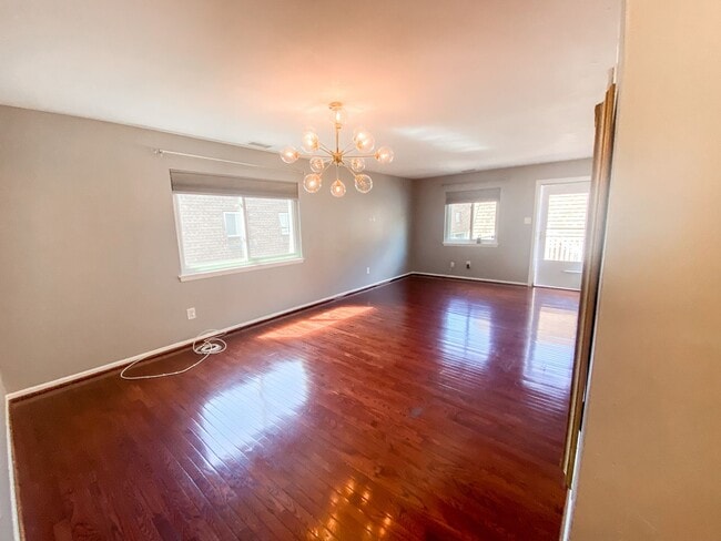 Building Photo - Stunning 3 Bed 2 Bath Condo In Much Sought After Sequoyah Community