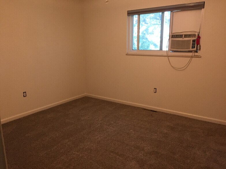 Building Photo - 3004 Southmoor Ct