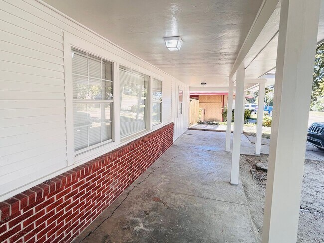 Building Photo - 4216 Fairfields Ave