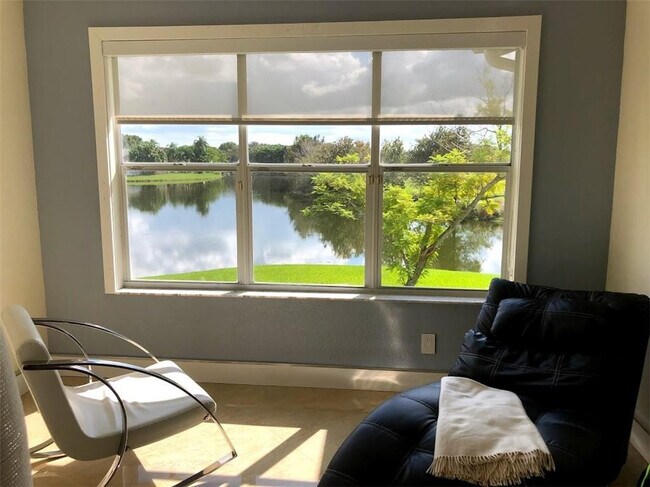 Building Photo - 12540 Vista Isles Dr