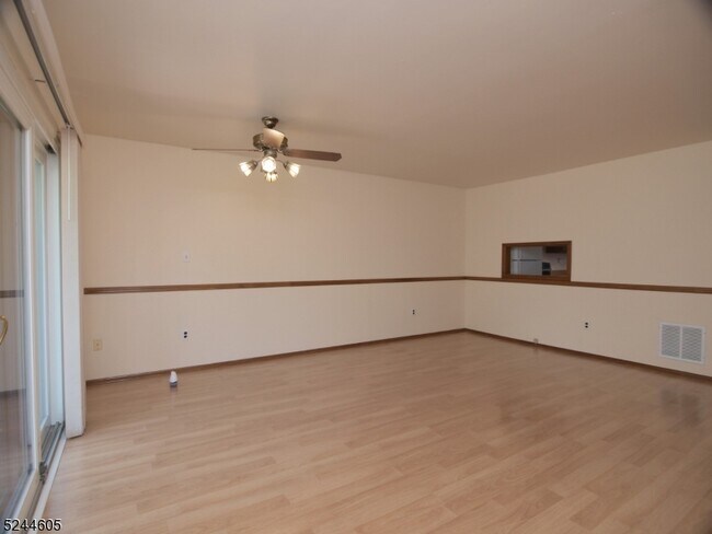 Building Photo - 911 Merritt Dr