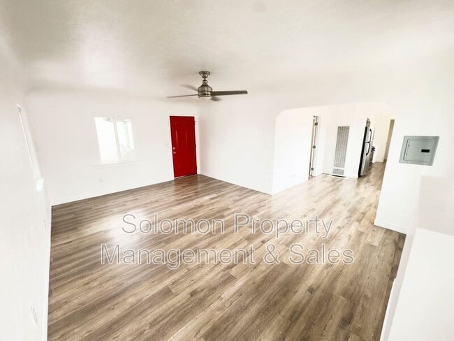 Building Photo - 3327 1/2 Polk Ave