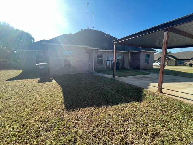 Building Photo - 105-107 Sunburst Court