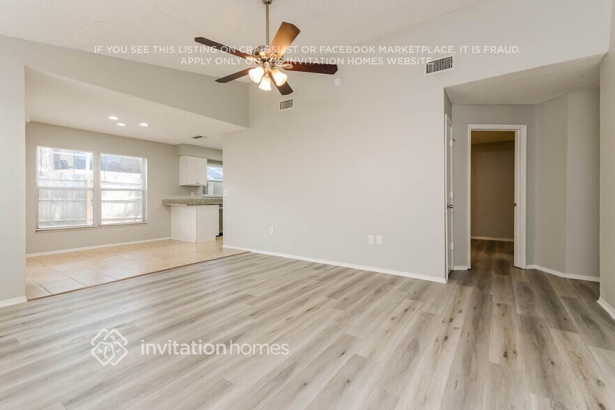 Building Photo - 648 Lake Dexter Cir