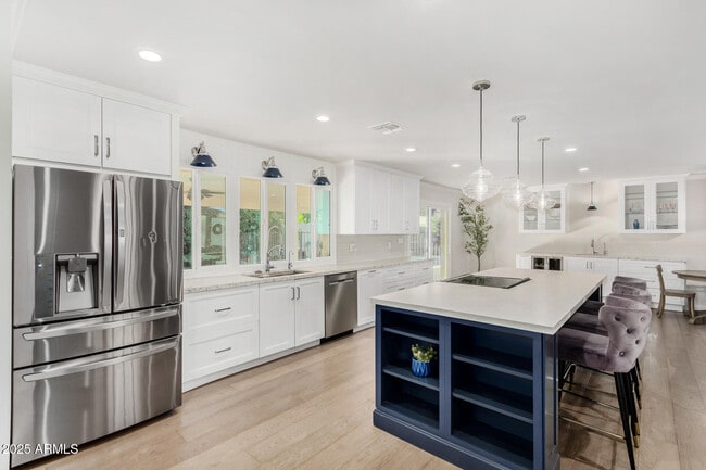 Building Photo - 3750 E Garden Dr