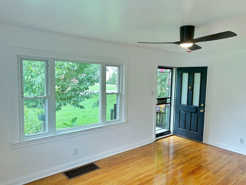 Building Photo - 2915 Molter Ct