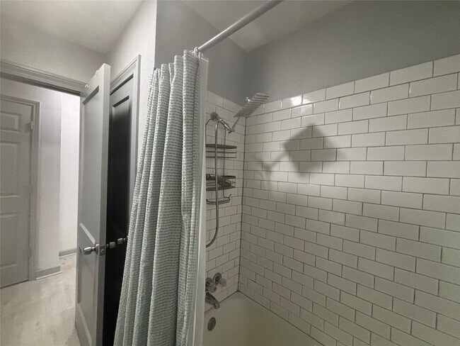 Building Photo - 301 19th Ave N