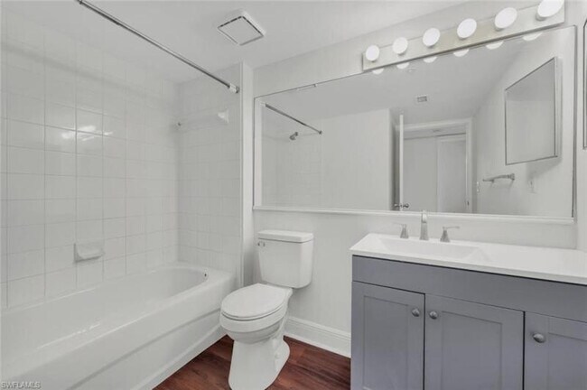 Building Photo - 1865 Florida Club Dr