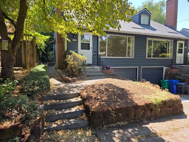 Building Photo - LOCATION! Immaculate 2 Bedroom Apartment S...