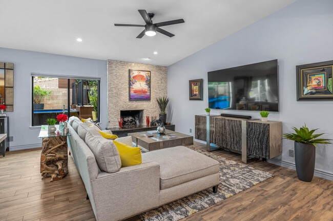 Building Photo - 1289 E Caleta Way