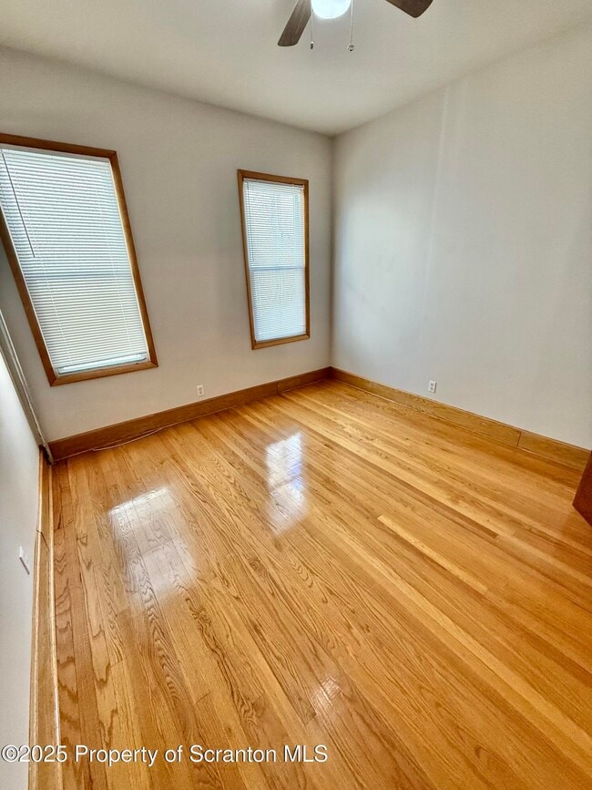 Building Photo - 1012 N Webster Ave