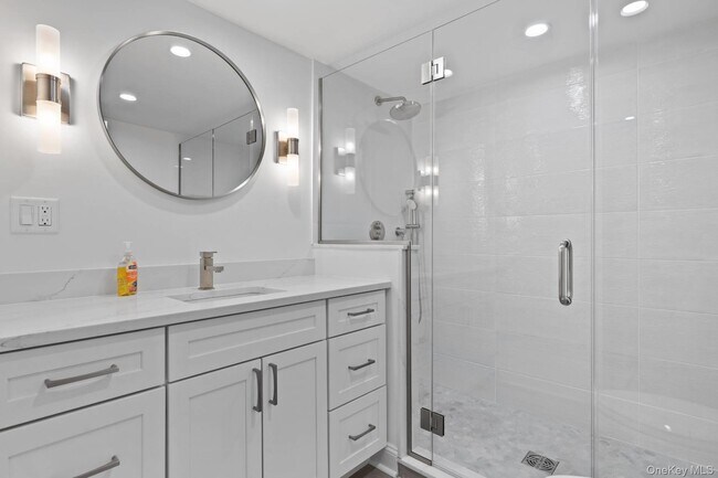 Building Photo - 490 Montauk Hwy