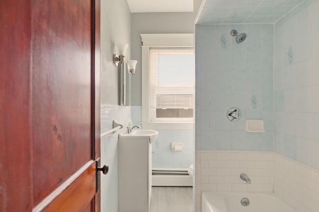 Building Photo - 984 York Ave