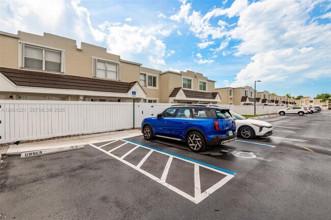 Building Photo - 4520 SW 68th Ct Cir