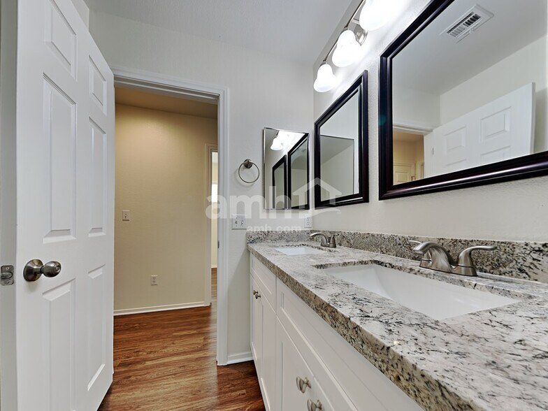 Building Photo - 9233 Lowery Point Ct