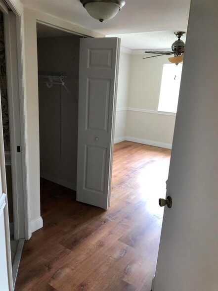 Building Photo - 1500 Crestwood Ct S